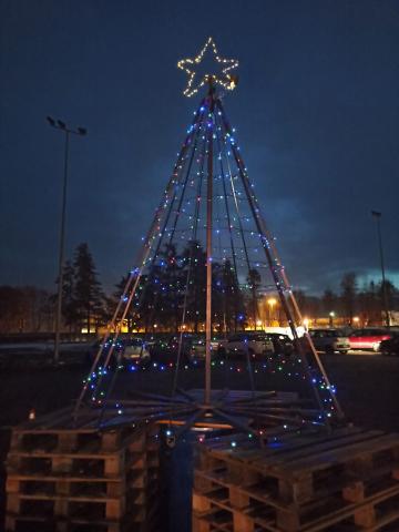 albero natale rotante illuminato